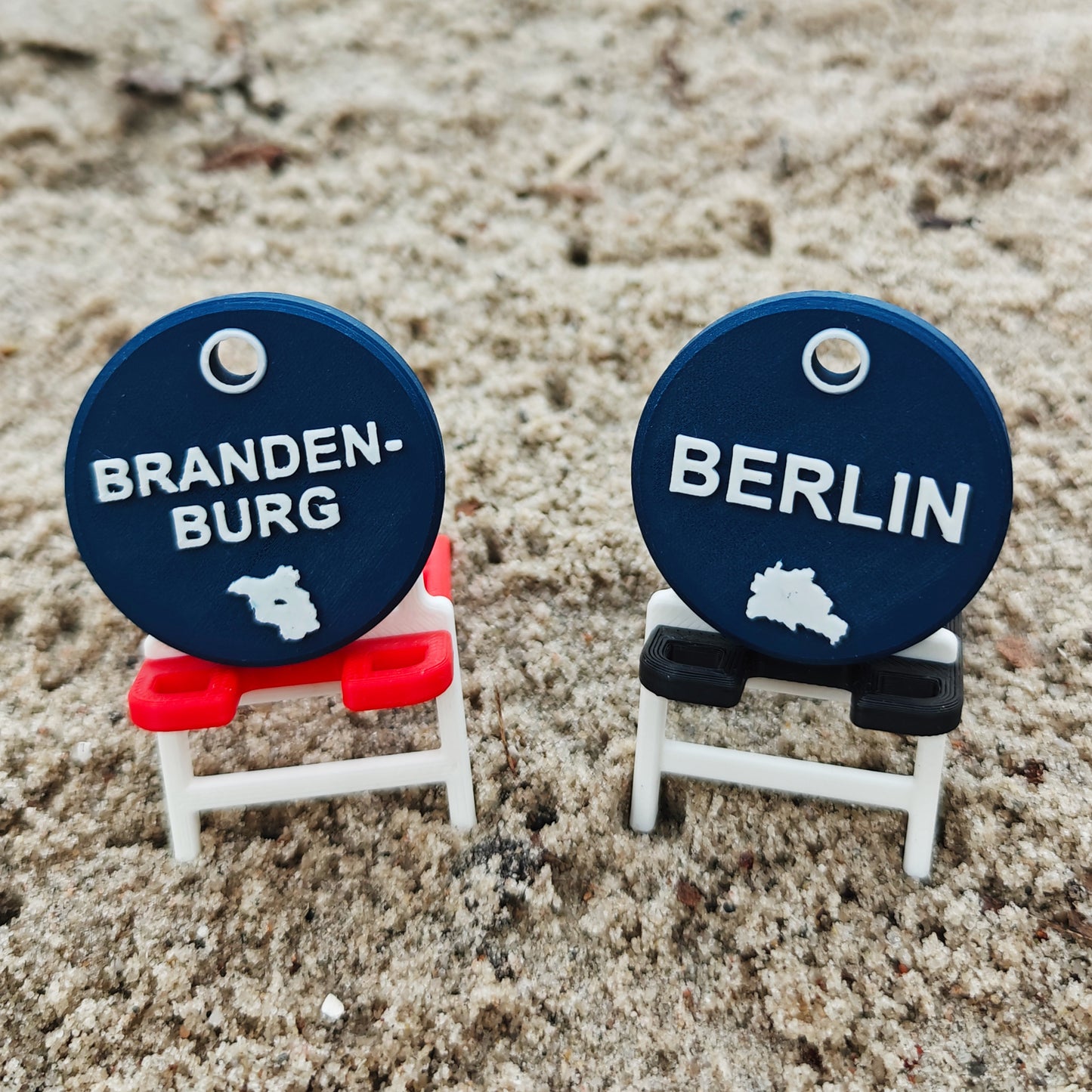 TEG 71-3 - Bundesland Berlin 2026 mit TEG 71-4 Bundesland Brandenburg auf Liegestühlen im Sand