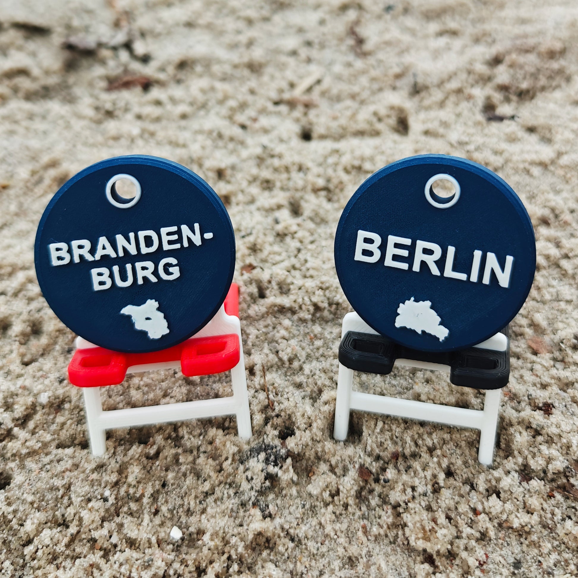 TEG 71-3 - Bundesland Berlin 2026 mit TEG 71-4 Bundesland Brandenburg auf Liegestühlen im Sand